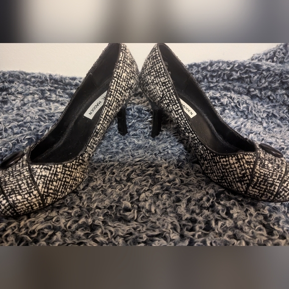 Steve Madden Tweed Heals - Picture 8 of 9